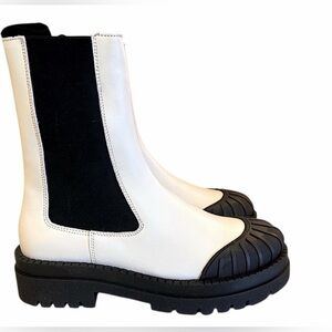 NEW ANTHROPOLOGIE Maeve-leather Chelsea boots. 🤍🖤